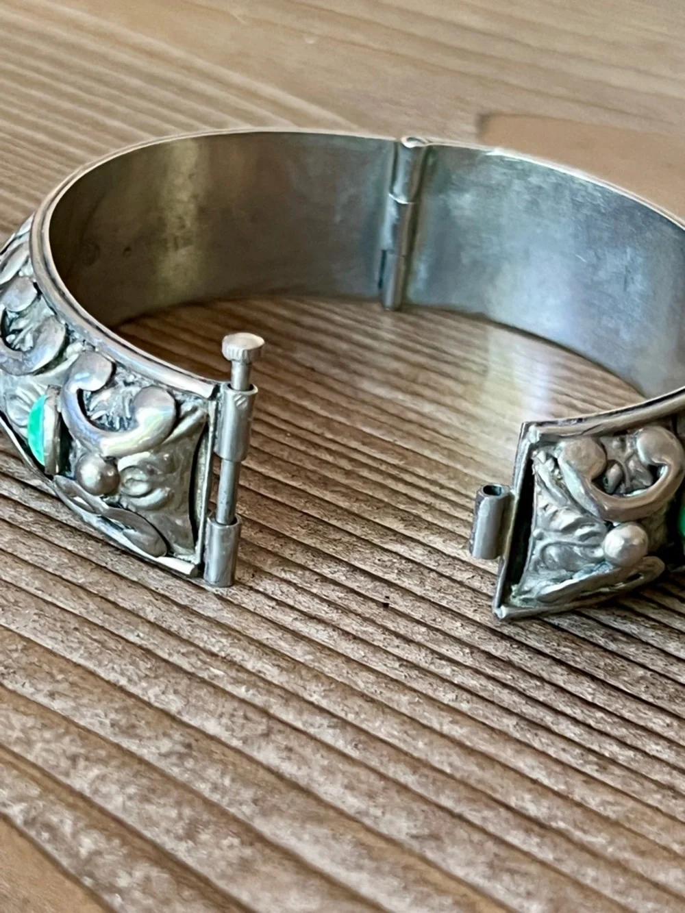 Vtg Italian Alpaca Silver Bangle – Bold Sculptural Cuff w/ Green Glass
